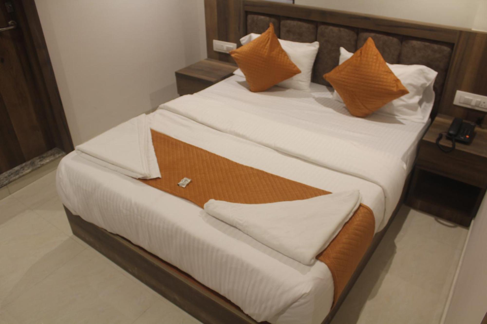 Hotel Metro Inn Мумбаи Экстерьер фото