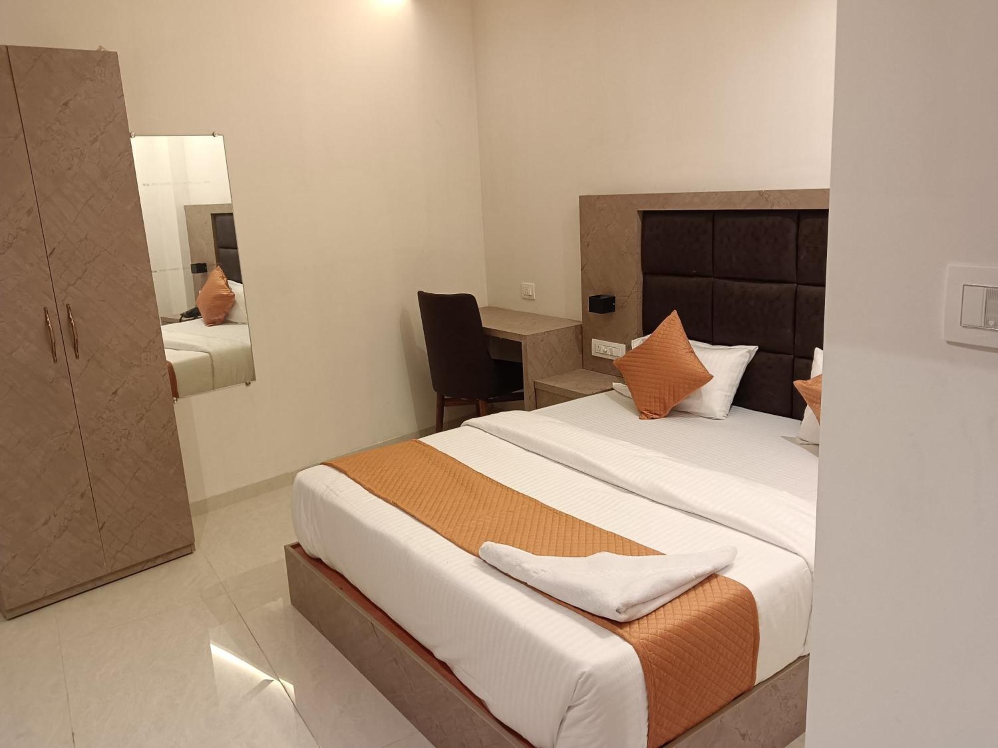 Hotel Metro Inn Мумбаи Экстерьер фото